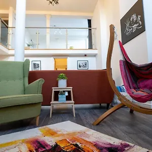 https://contemporary-cardiff-getaway-in-central-location.cardiffhotelswales.com